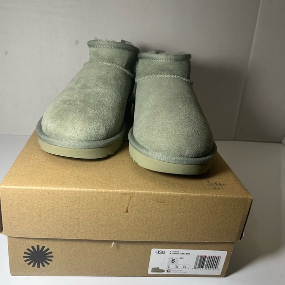 UGG Women's Classic Ultra Mini Boot *check description* - Picture 5 of 8